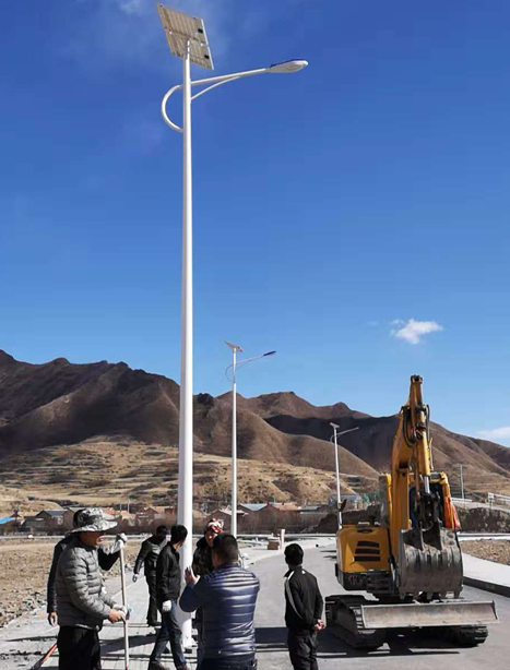 甘南碌曲10米克拉玛依太阳能路灯项目